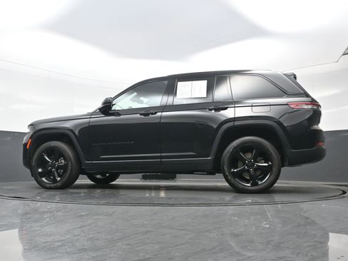 Used 2024 Jeep Grand Cherokee Altitude image 27