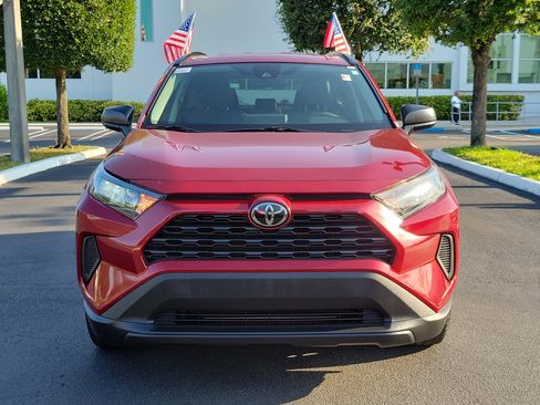 Used 2020 Toyota RAV4 LE FWD image 4