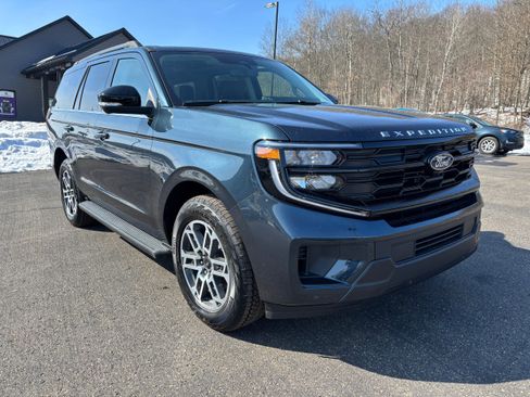 New 2026 Ford Expedition Active image 1