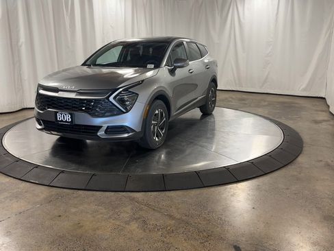 Certified 2025 Kia Sportage LX image 4