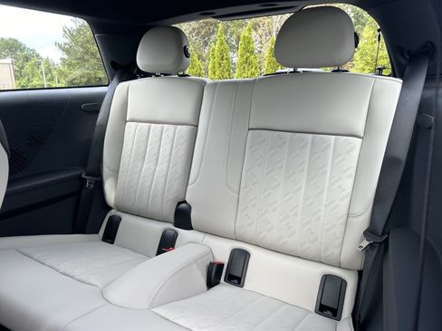 Used 2025 MINI Cooper 2-Door Hardtop image 9