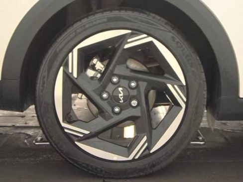 Certified 2025 Kia K4 EX FWD image 11