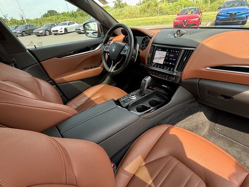 Used 2021 Maserati Levante S AWD/4WD image 28