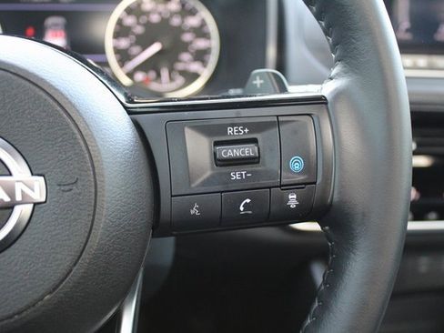 Used 2023 Nissan Rogue SV w/ SV Premium Package image 11