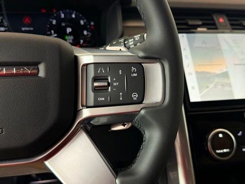 Certified 2025 Land Rover Discovery Dynamic SE image 20