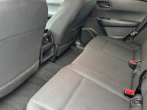 Used 2024 Nissan Rogue S image 12