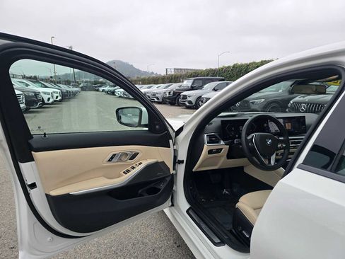 Used 2023 BMW 330i Sedan w/ Premium Package image 21