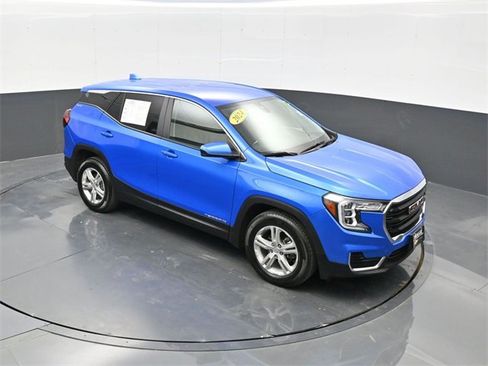 Used 2024 GMC Terrain SLE image 1