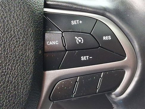 Used 2018 Jeep Grand Cherokee Altitude image 22