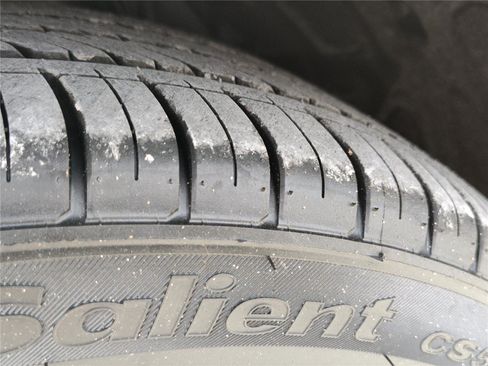 Used 2023 Chrysler 300 Touring w/ Sport Appearance Package image 10