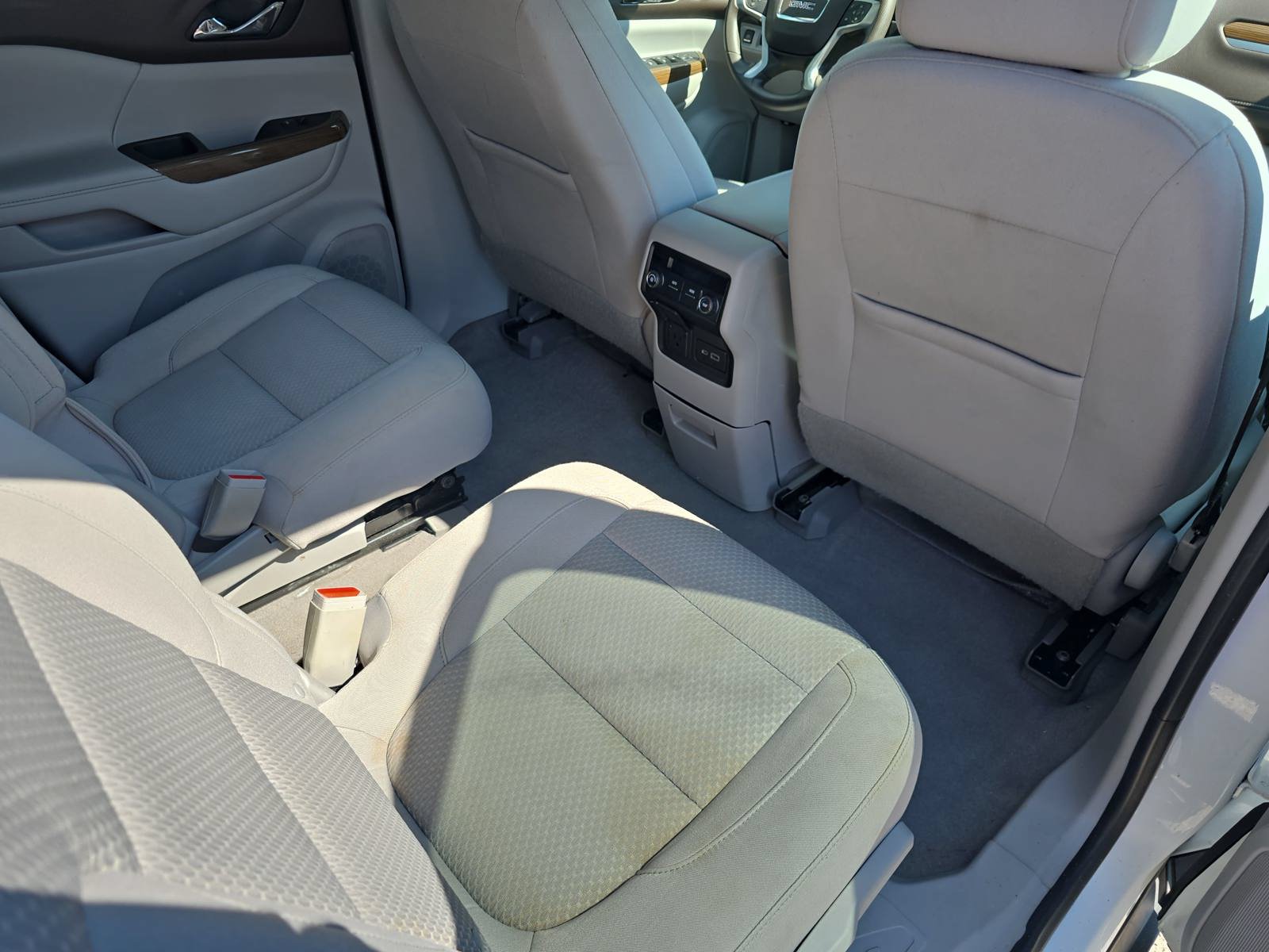 Used 2022 GMC Acadia SLE w/ Driver Convenience Package FWD image 11