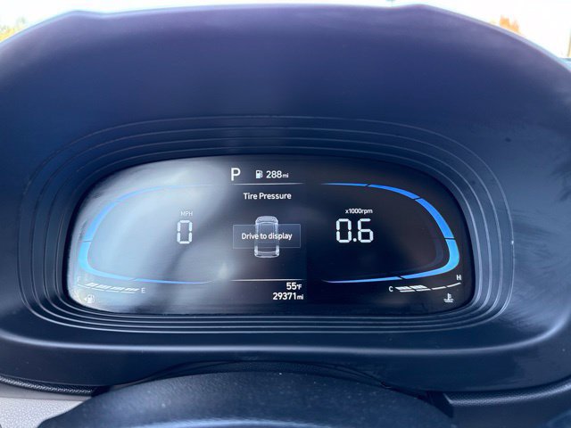 Used 2025 Hyundai Venue SEL FWD image 25