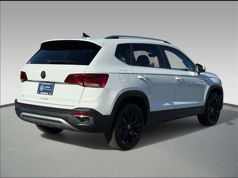 Certified 2023 Volkswagen Taos SE w/ Panoramic Sunroof Package image 4