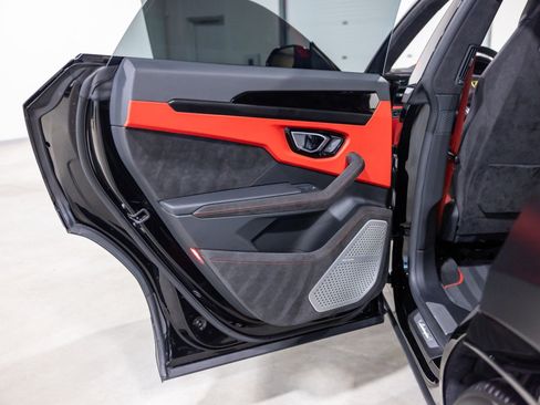 Used 2024 Lamborghini Urus S AWD/4WD image 30