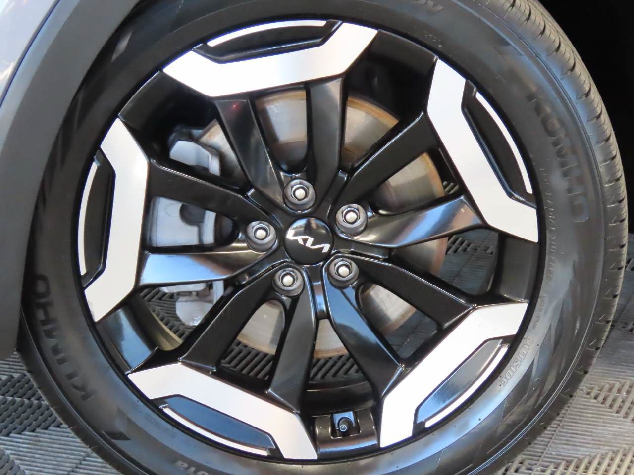 Used 2025 Kia Telluride S FWD image 6