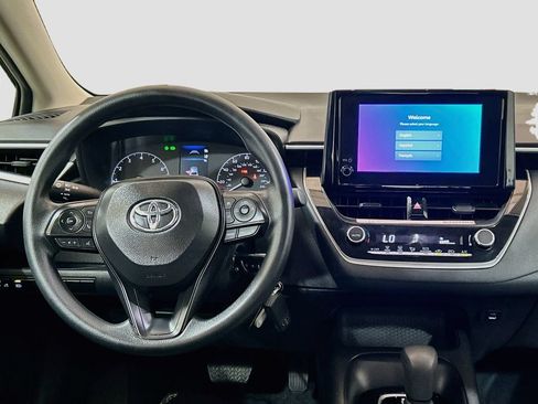 Used 2025 Toyota Corolla LE FWD image 18