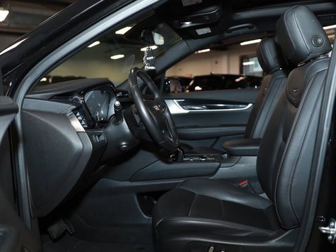 Used 2025 Cadillac XT6 Premium Luxury image 9