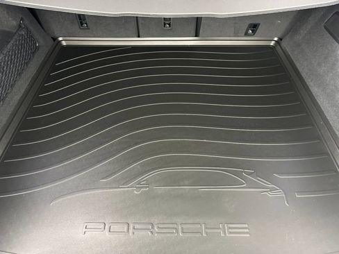 Certified 2025 Porsche Cayenne AWD/4WD image 17