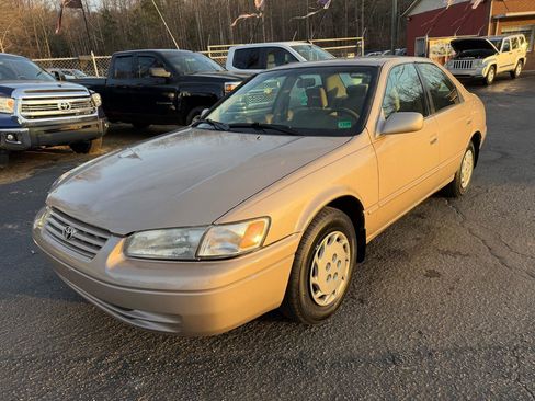 Used 1997 Toyota Camry LE image 3