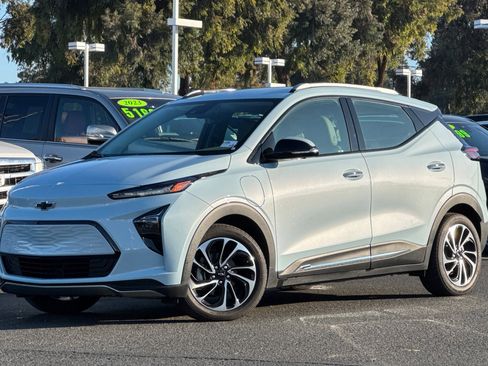 Used 2023 Chevrolet Bolt EUV Premier image 9
