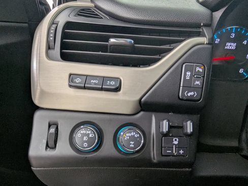Used 2017 GMC Yukon Denali w/ Open Road Package AWD/4WD image 15