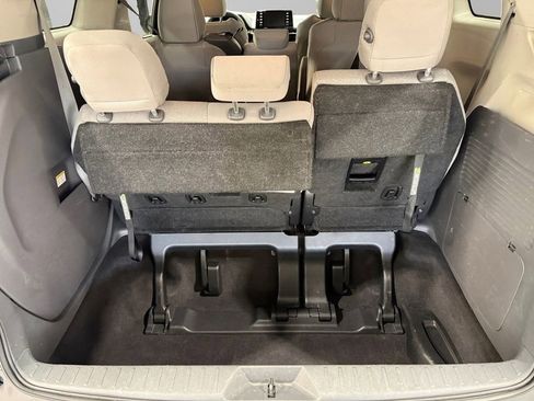 Used 2024 Toyota Sienna LE AWD/4WD image 4