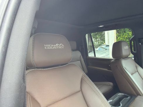 Used 2023 Chevrolet Suburban High Country RWD image 9