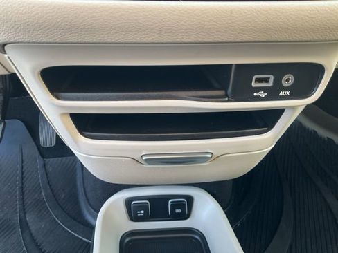 Used 2018 Chrysler Pacifica Touring Plus w/ Tire & Wheel Group image 19