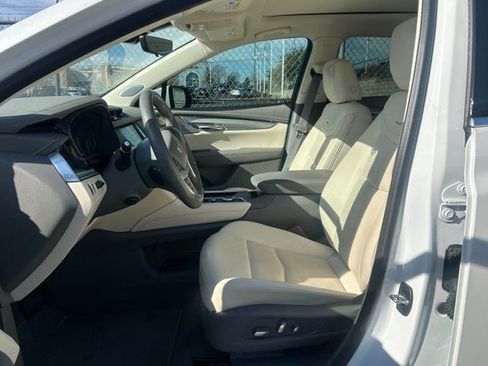 Used 2023 Cadillac XT5 Premium Luxury w/ Technology Package image 2