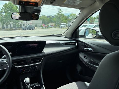 Used 2025 Buick Encore GX Preferred image 34