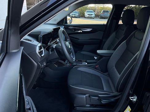 Used 2025 Chevrolet TrailBlazer LT image 10