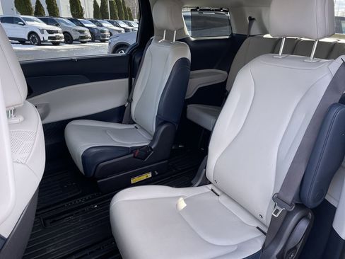 Certified 2025 Kia Carnival SX image 22