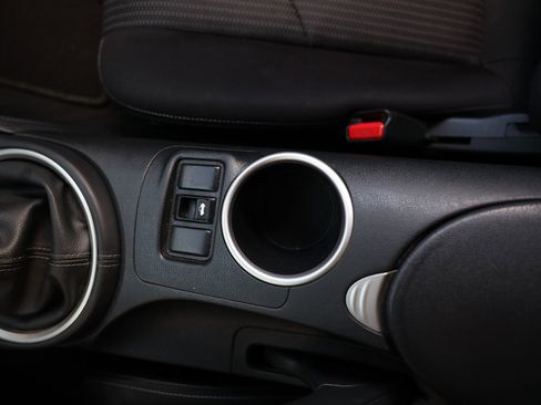 Used 2020 Nissan 370Z Coupe image 40