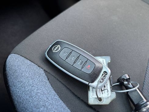 Used 2025 Nissan Versa SV FWD image 21