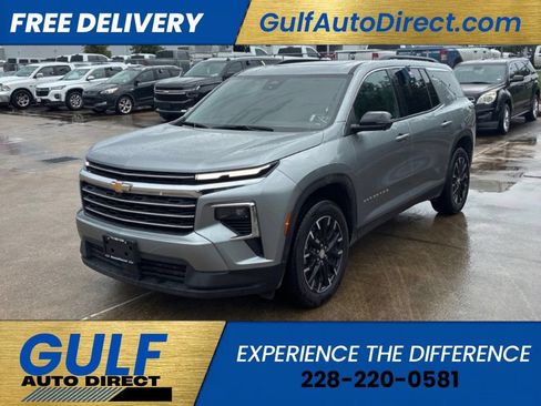 Used 2026 Chevrolet Traverse LT w/ Sun and Wheel Package FWD image 3