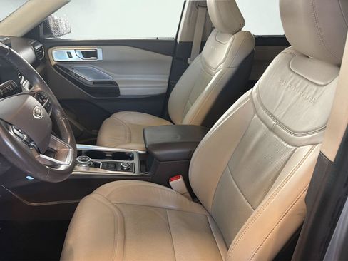 Used 2020 Ford Explorer Platinum w/ Premium Technology Package AWD/4WD image 17