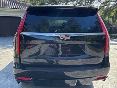 Used 2023 Cadillac Escalade ESV Premium Luxury image 5