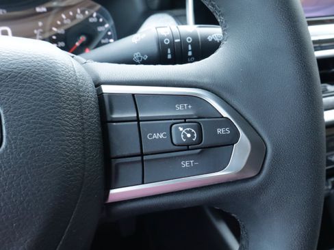 Used 2025 Jeep Compass Latitude AWD/4WD image 26
