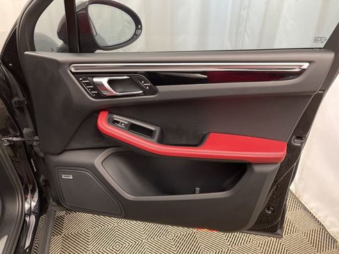 Used 2018 Porsche Macan S image 31