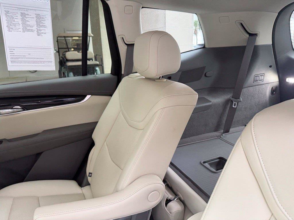 Used 2023 Cadillac XT6 Premium Luxury w/ Technology Package FWD image 11
