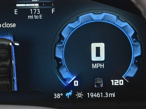 Used 2025 Ford Bronco Badlands image 19