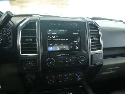 Used 2016 Ford F150 XLT w/ Equipment Group 302A Luxury image 6