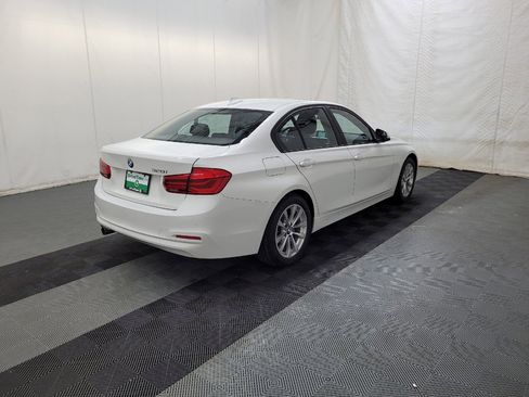 Used 2017 BMW 320i Sedan RWD image 9