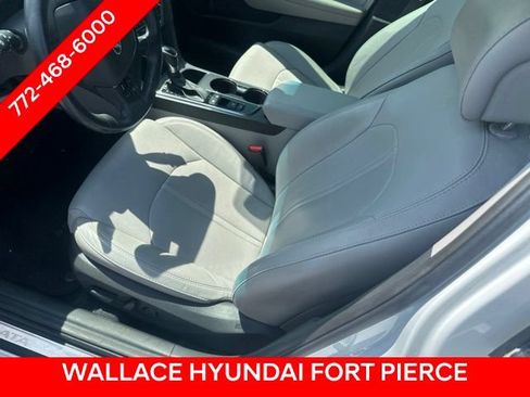 Used 2016 Hyundai Sonata Limited w/ Option Group 04 FWD image 5