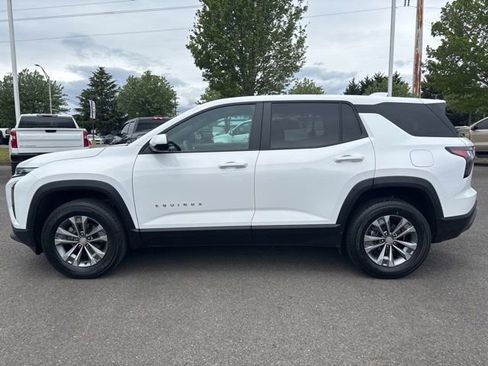 Used 2025 Chevrolet Equinox LT FWD image 2