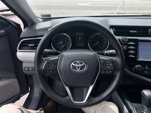 Used 2019 Toyota Camry LE w/ Convenience Package FWD image 11