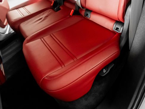 Used 2023 Porsche Cayenne Platinum Edition image 29