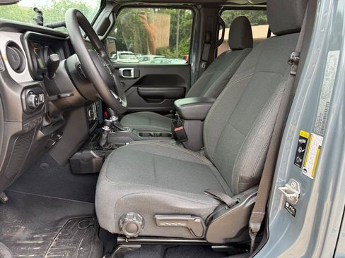 Used 2024 Jeep Gladiator Sport AWD/4WD image 13