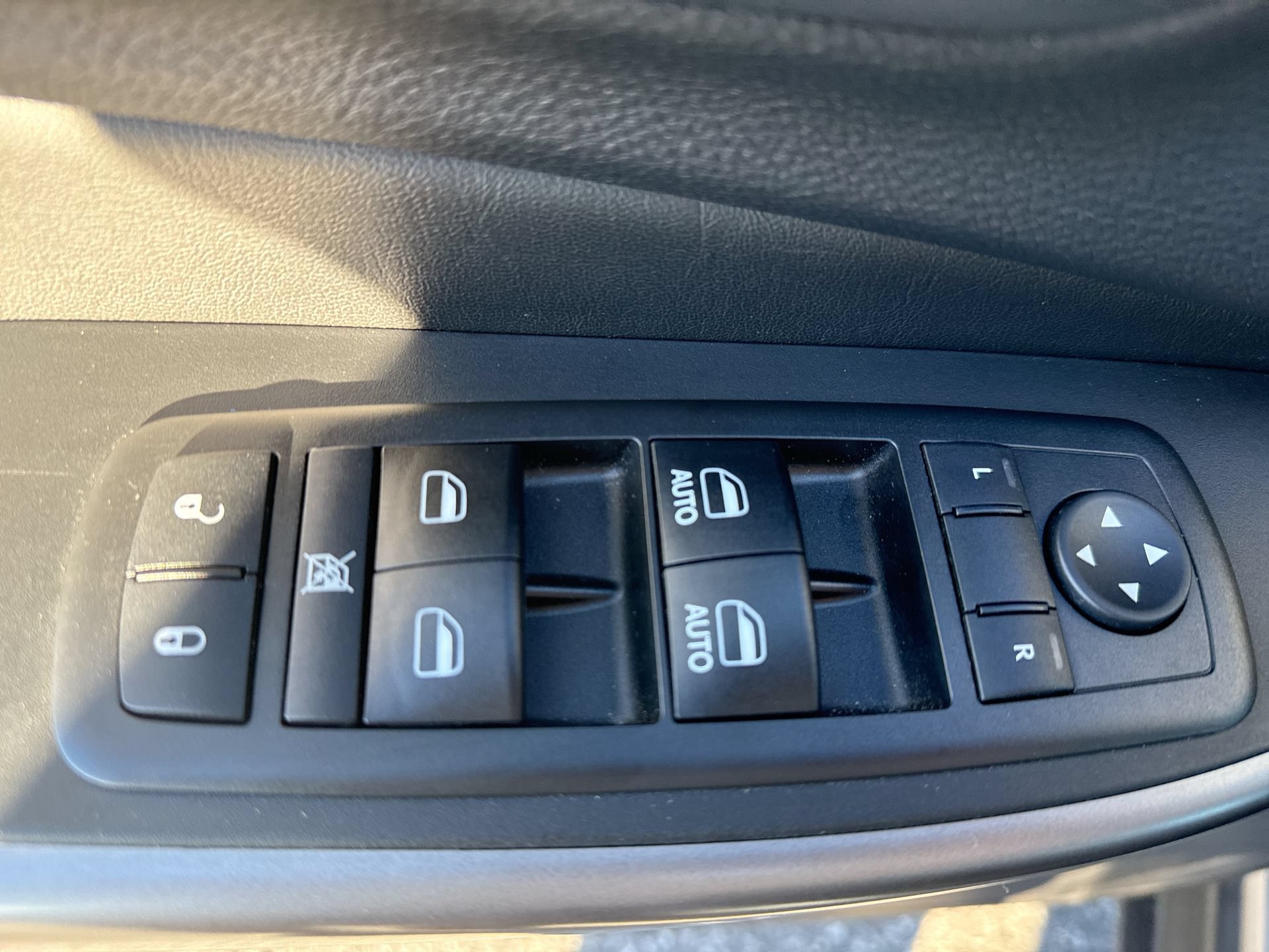 Used 2019 Jeep Cherokee Latitude Plus FWD image 22