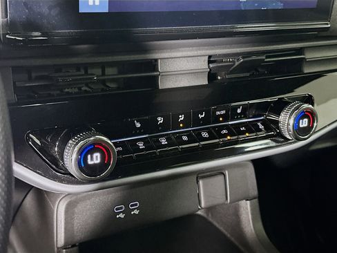 Used 2025 Honda Prologue EX image 24